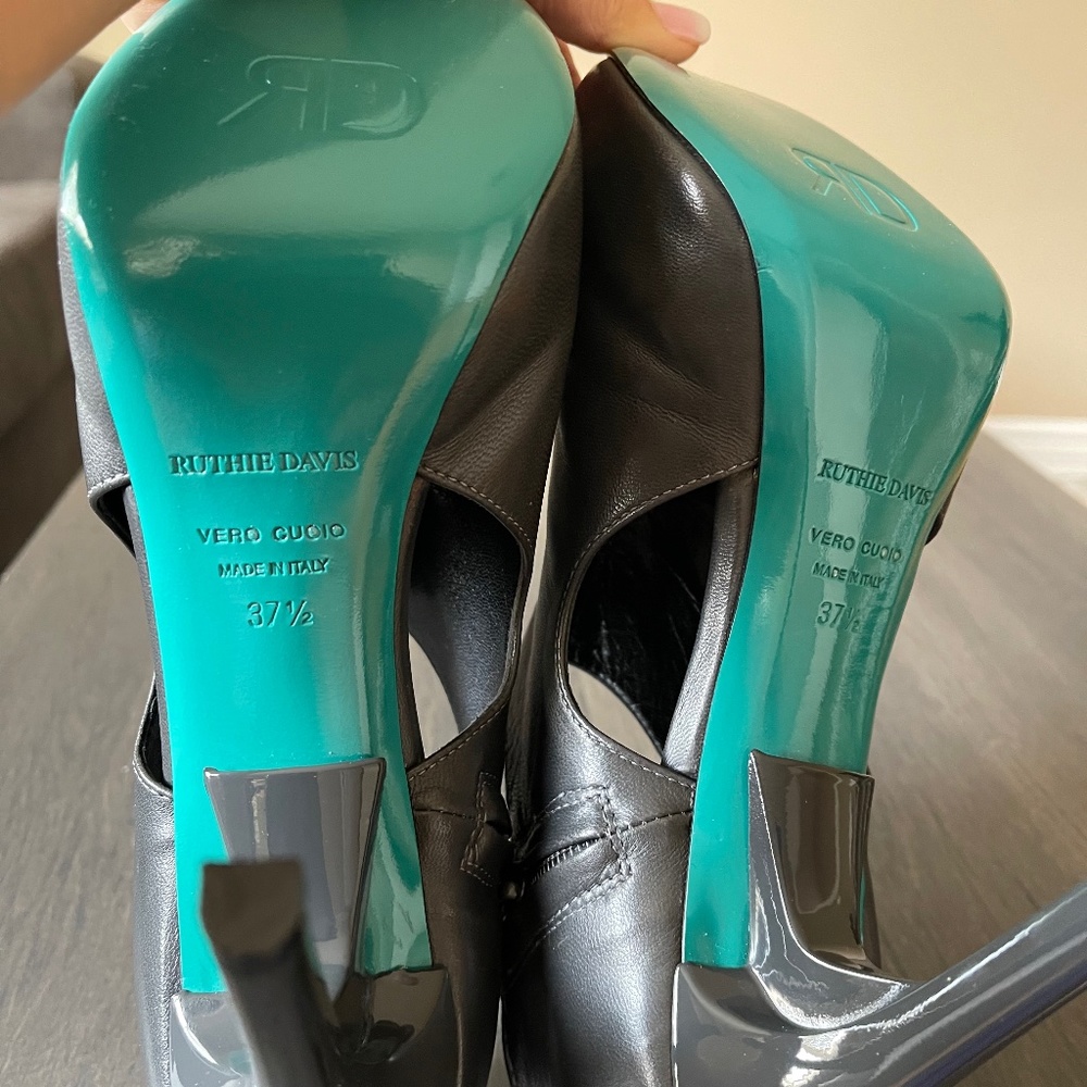 Shoes - Picture 3 of 4